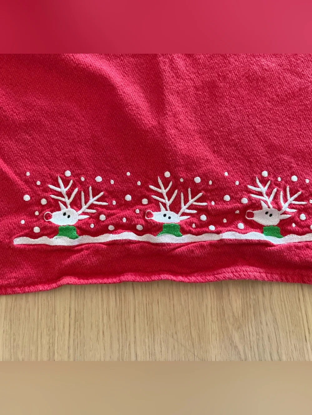 Crate & Barrel Red Reindeer Holiday Kitchen Towels Set of 4